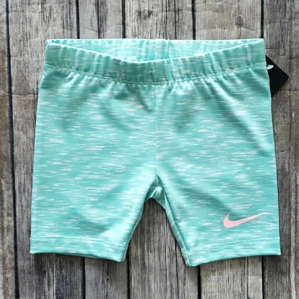 **Size 24M Only**Nike Little Girls Heart Logo Graphic Bike Short Set - Picture 10 of 13